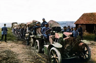 French soldiers and vehicles of the mobile air defense during the Battle of Verdun, September 1916